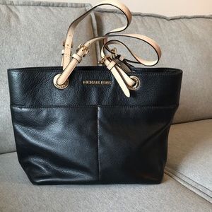 💥 NWT Micheal Kors leather purse 💥
